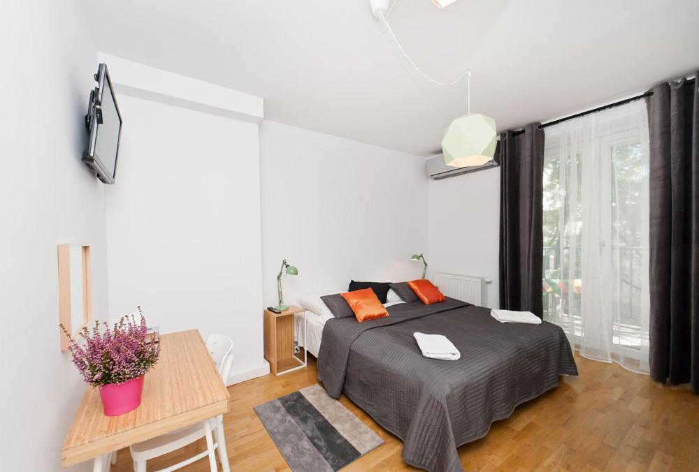 Cozy & Big In Old Town Apartment