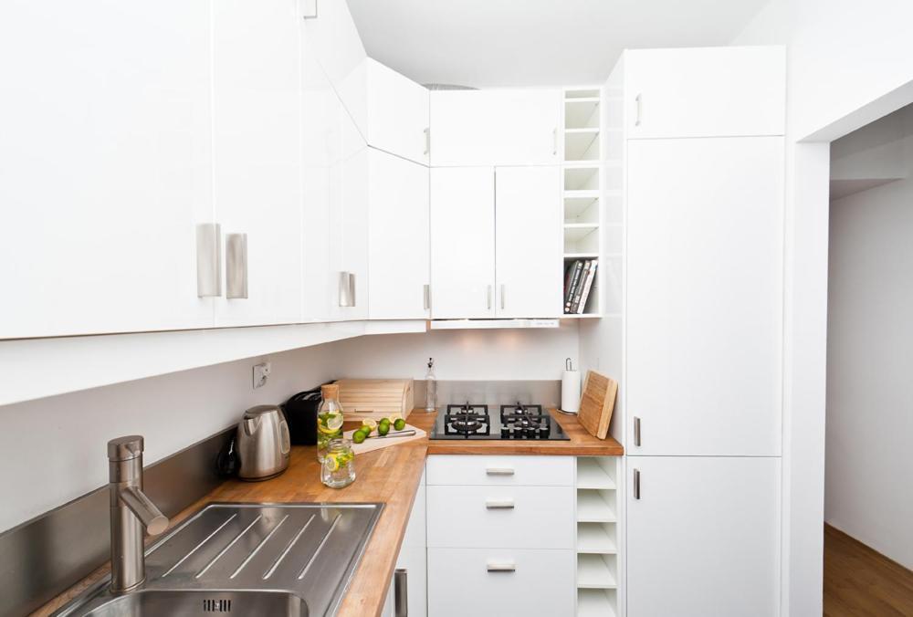 Cozy & Big In Old Town Apartment *