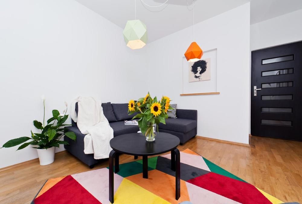 Cozy & Big In Old Town Apartment *