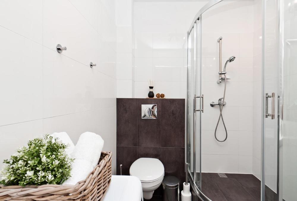 Cozy & Big In Old Town Apartment *