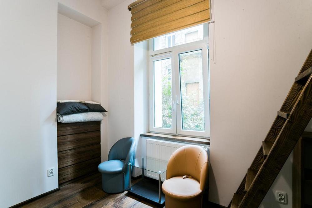 Cozy & Big In Old Town Apartment *